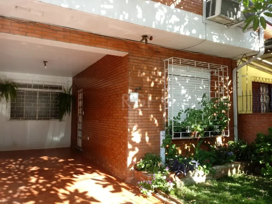 Foto 1 de Casa com 4 Quartos à venda, 189m² em São João, Porto Alegre