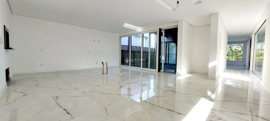 Foto 1 de Casa de Condomínio com 3 Quartos à venda, 327m² em Centro, Viamão