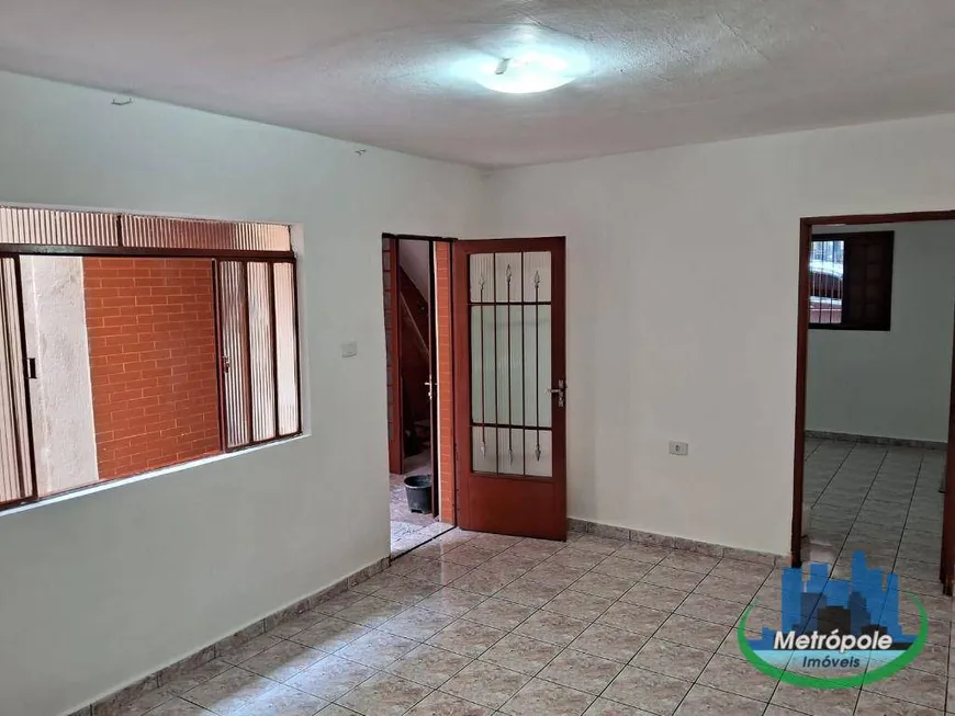 Foto 1 de Casa com 2 Quartos para alugar, 80m² em Vila Maricy, Guarulhos