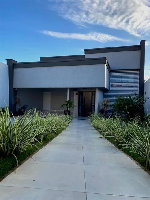 Foto 1 de Casa com 3 Quartos à venda, 200m² em Jardim Goiás, Goiânia