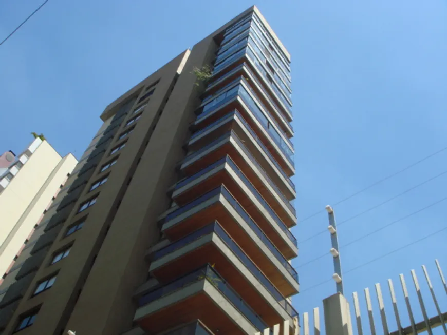 Foto 1 de Apartamento com 4 Quartos para venda ou aluguel, 211m² em Moema, São Paulo