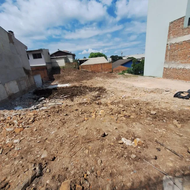 Foto 1 de Lote/Terreno à venda, 715m² em Rio Branco, Caxias do Sul