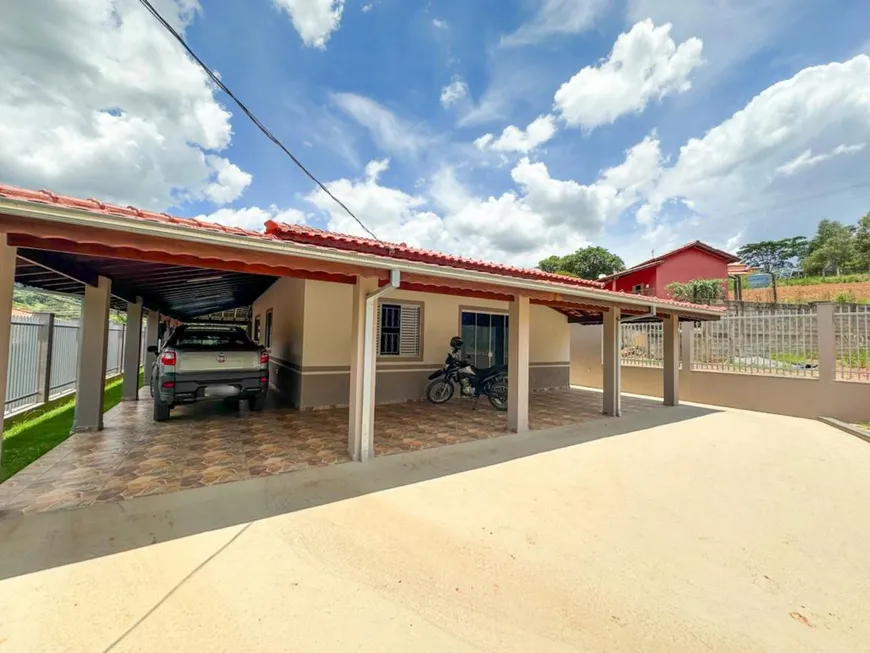 Foto 1 de Fazenda/Sítio com 3 Quartos à venda, 250m² em Centro, Socorro