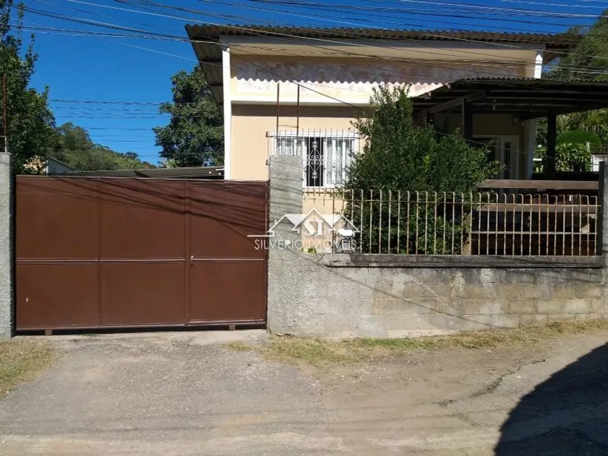 Foto 1 de Casa com 3 Quartos à venda, 90m² em Carangola, Petrópolis