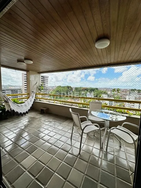 Foto 1 de Apartamento com 4 Quartos à venda, 240m² em Apipucos, Recife