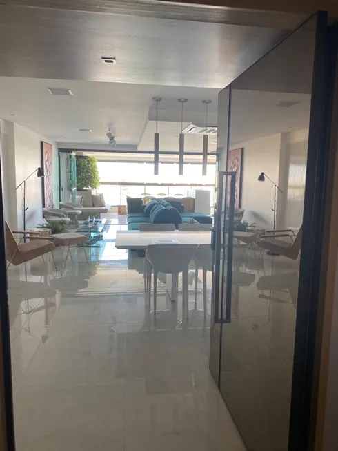 Foto 1 de Apartamento com 3 Quartos para venda ou aluguel, 208m² em Madalena, Recife