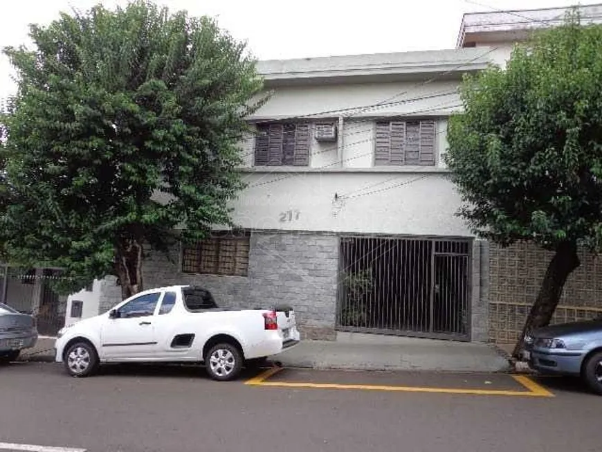Foto 1 de Sobrado com 3 Quartos à venda, 180m² em Centro, Araraquara