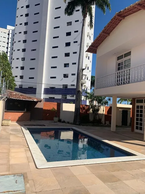 Foto 1 de Casa com 5 Quartos para alugar, 400m² em Bom Pastor, Natal