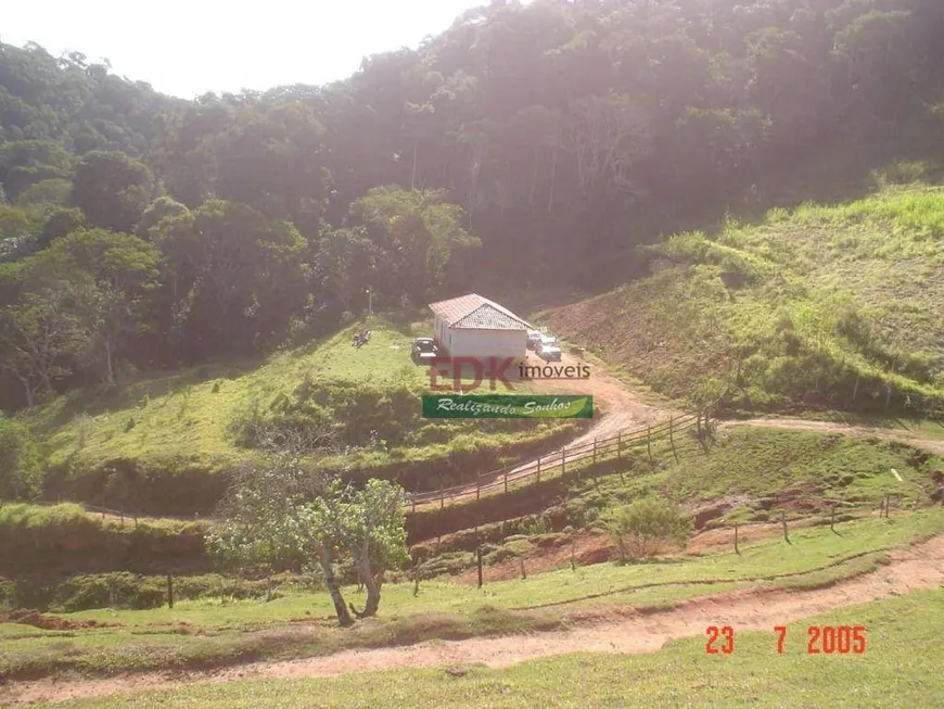 Foto 1 de Fazenda/Sítio com 3 Quartos à venda, 12000m² em Zona Rural, Guaratinguetá