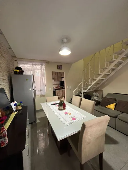 Foto 1 de Casa com 2 Quartos à venda, 80m² em Castelo, Belo Horizonte