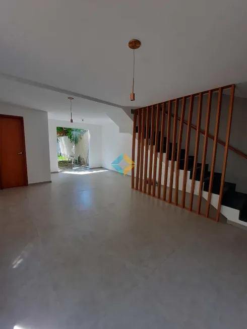 Foto 1 de Casa com 4 Quartos à venda, 170m² em Itaipu, Niterói