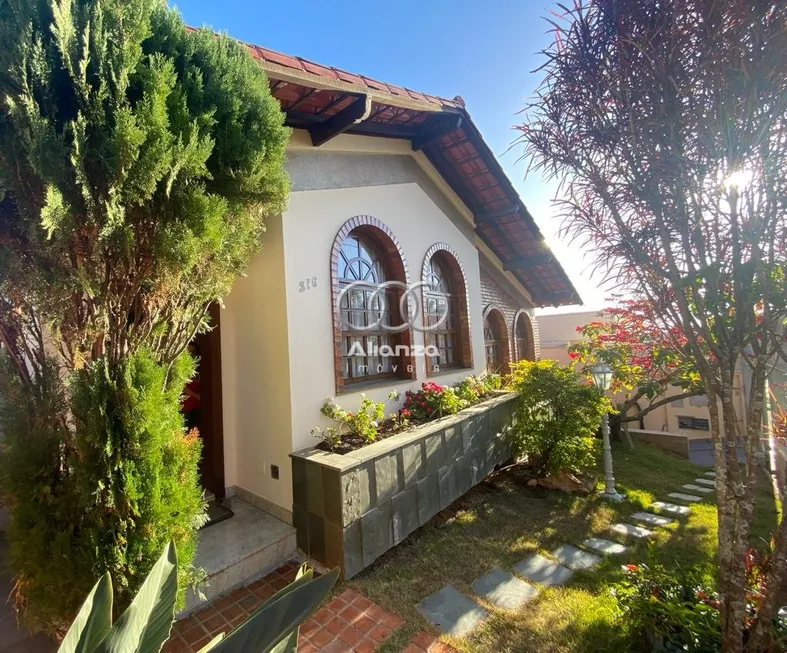 Foto 1 de Casa com 4 Quartos à venda, 350m² em Belvedere, Belo Horizonte