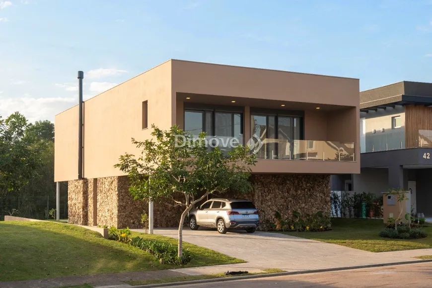 Foto 1 de Casa de Condomínio com 4 Quartos à venda, 330m² em Alphaville, Porto Alegre