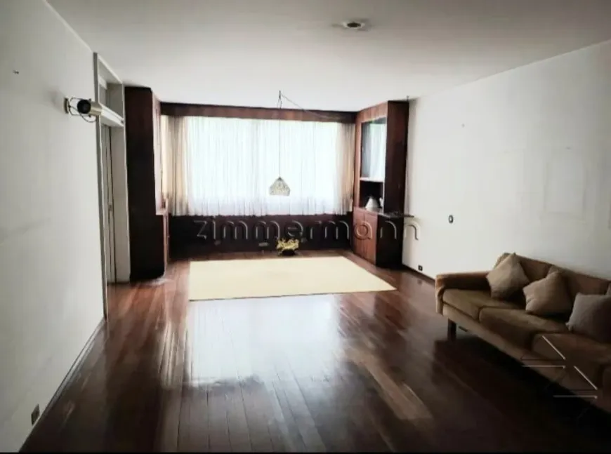 Foto 1 de Apartamento com 3 Quartos à venda, 220m² em Jardim Europa, São Paulo