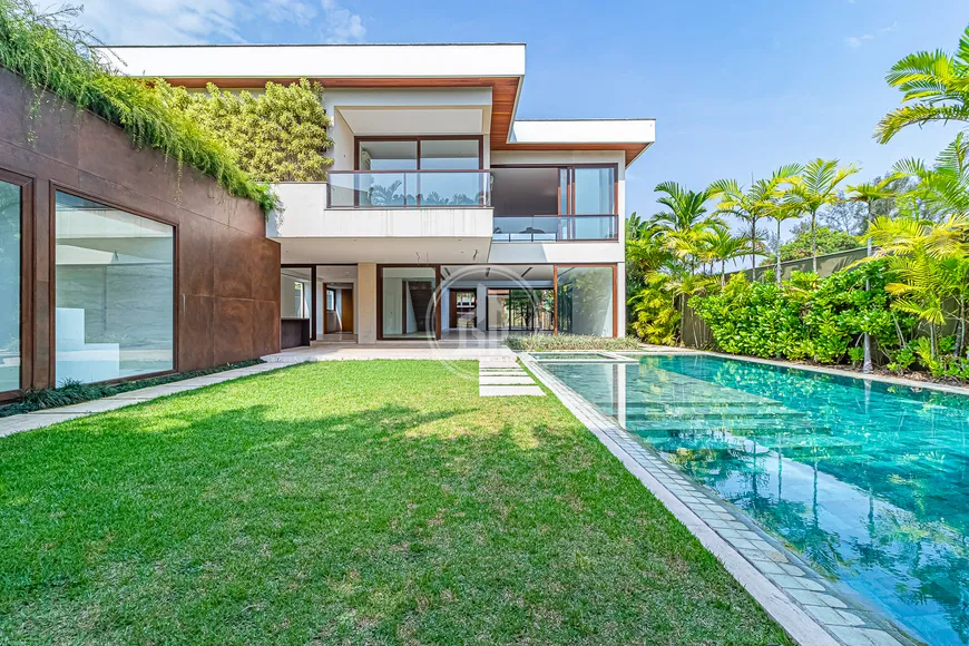 Foto 1 de Casa de Condomínio com 5 Quartos à venda, 1600m² em Barra da Tijuca, Rio de Janeiro