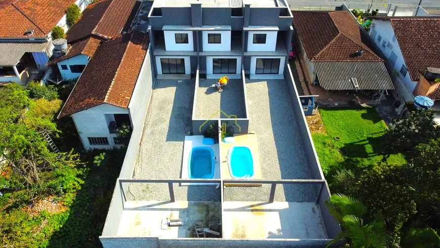 Foto 1 de Sobrado com 3 Quartos à venda, 140m² em Iririú, Joinville