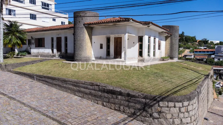 Foto 1 de Casa com 4 Quartos à venda, 300m² em Oficinas, Tubarão