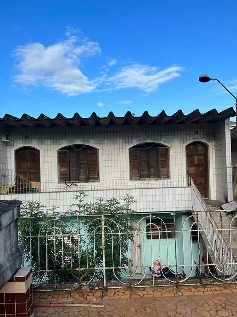 Foto 1 de Casa com 5 Quartos à venda, 269m² em Marapé, Santos