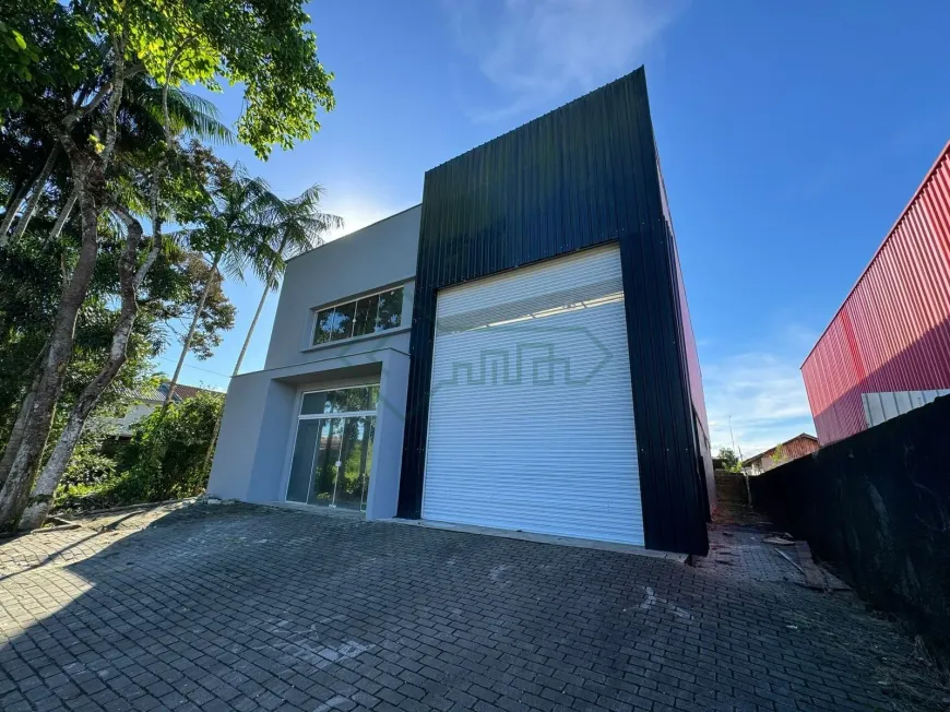 Foto 1 de Galpão/Depósito/Armazém para venda ou aluguel, 220m² em Vila Nova, Joinville