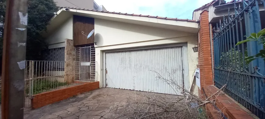 Foto 1 de Casa com 3 Quartos à venda, 200m² em Jardim Lindóia, Porto Alegre