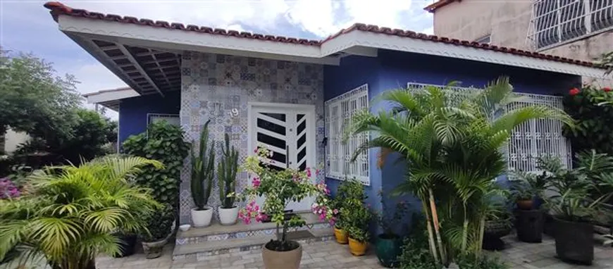 Foto 1 de Casa com 3 Quartos à venda, 305m² em Quintino Cunha, Fortaleza