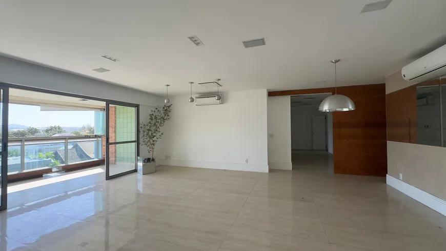 Foto 1 de Apartamento com 4 Quartos para venda ou aluguel, 234m² em Barra da Tijuca, Rio de Janeiro