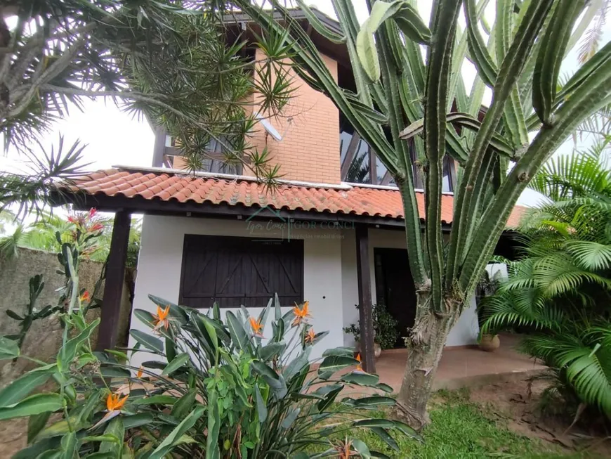 Foto 1 de Casa com 3 Quartos à venda, 300m² em Vila Nova, Imbituba