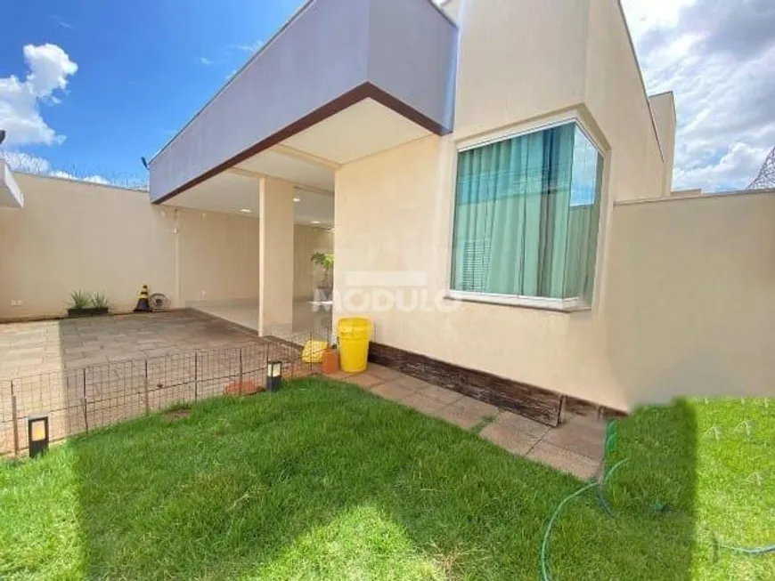 Foto 1 de Casa com 3 Quartos à venda, 242m² em Segismundo Pereira, Uberlândia