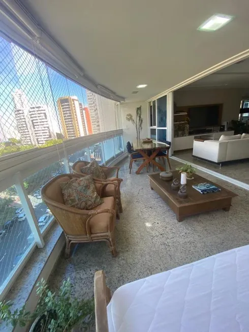 Foto 1 de Apartamento com 4 Quartos à venda, 195m² em Pituba, Salvador