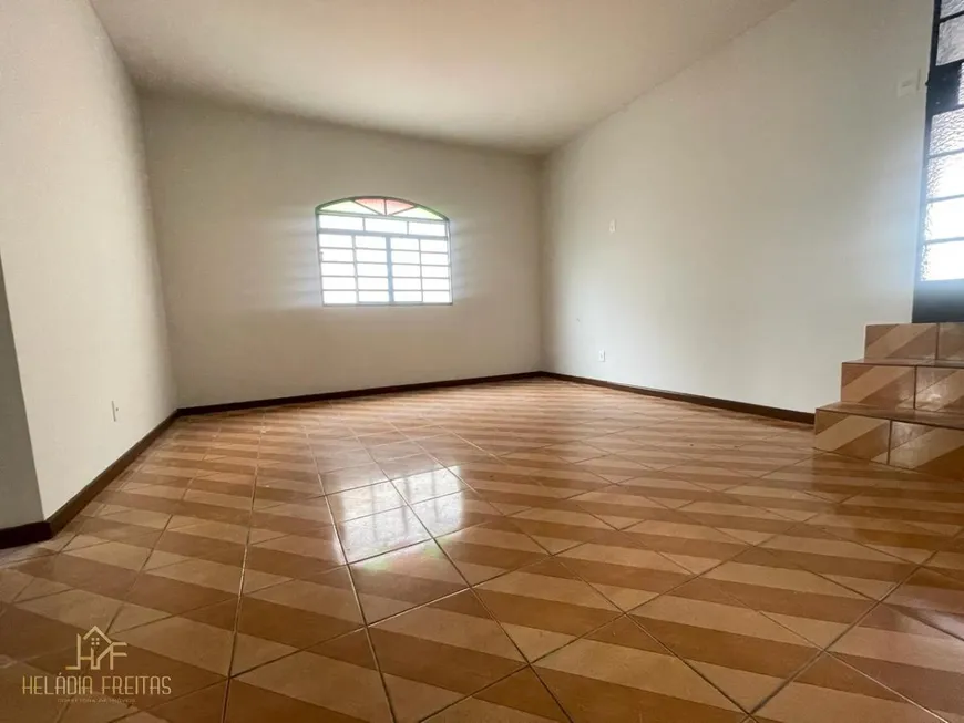 Foto 1 de Casa com 2 Quartos para alugar, 100m² em Santa Mônica, Belo Horizonte