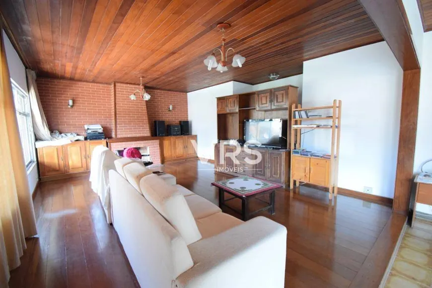 Foto 1 de Casa com 6 Quartos à venda, 274m² em Vale do Paraíso, Teresópolis