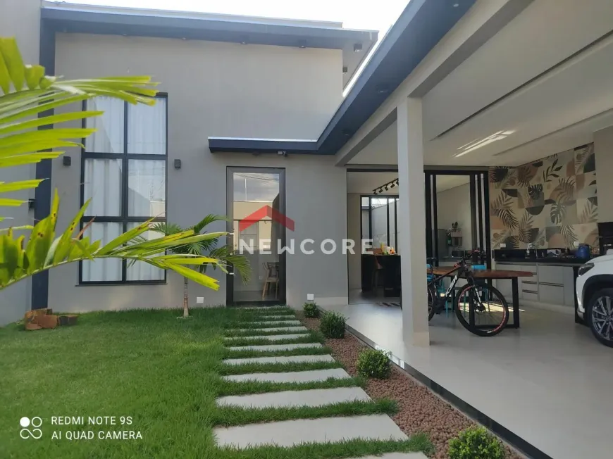 Foto 1 de Casa com 3 Quartos à venda, 200m² em Jardim Europa, Uberlândia