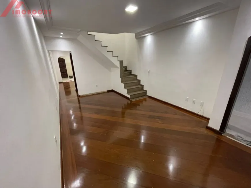 Foto 1 de Sobrado com 3 Quartos à venda, 165m² em Jardim das Maravilhas, Santo André