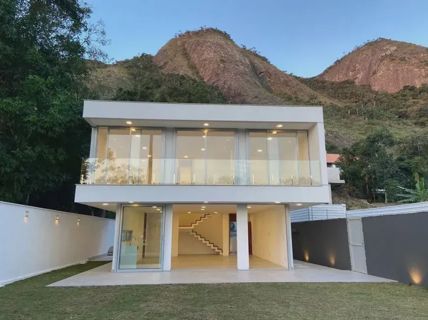 Foto 1 de Casa com 3 Quartos à venda, 180m² em Itacoatiara, Niterói