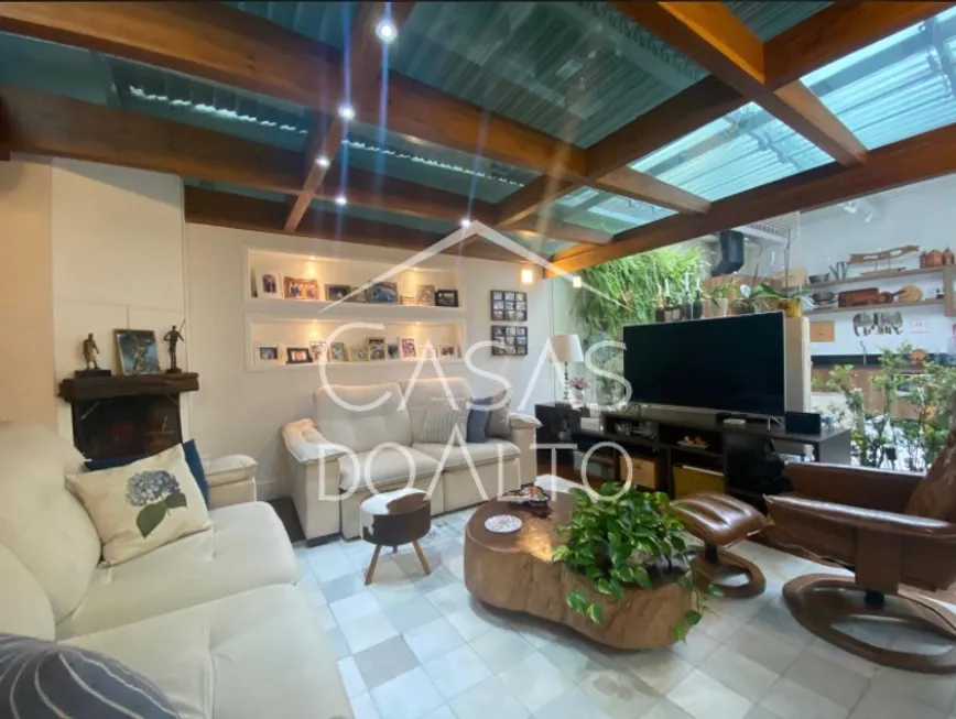 Foto 1 de Casa de Condomínio com 4 Quartos à venda, 267m² em Granja Julieta, São Paulo