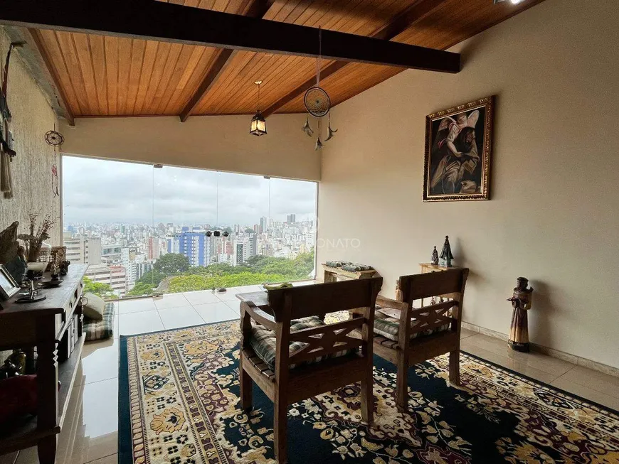 Foto 1 de Casa com 4 Quartos à venda, 320m² em Comiteco, Belo Horizonte