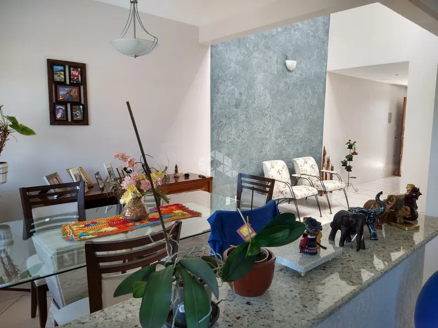 Foto 1 de Casa com 3 Quartos à venda, 135m² em Guarujá, Porto Alegre