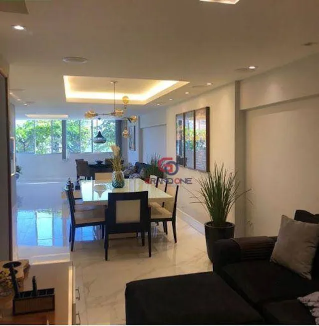 Foto 1 de Apartamento com 4 Quartos à venda, 200m² em Icaraí, Niterói