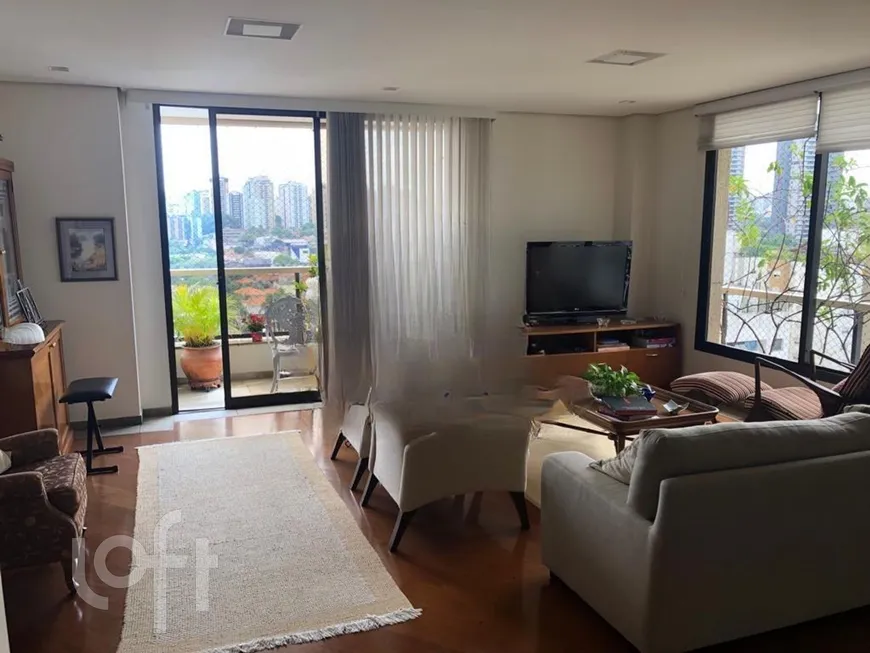 Foto 1 de Apartamento com 3 Quartos à venda, 200m² em Itaim Bibi, São Paulo