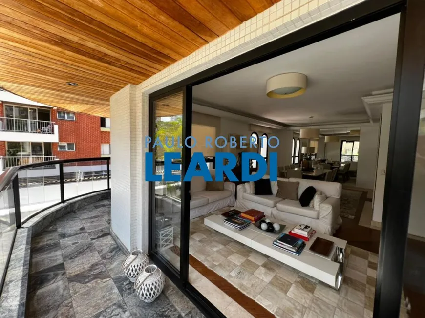 Foto 1 de Apartamento com 3 Quartos à venda, 179m² em Moema, São Paulo