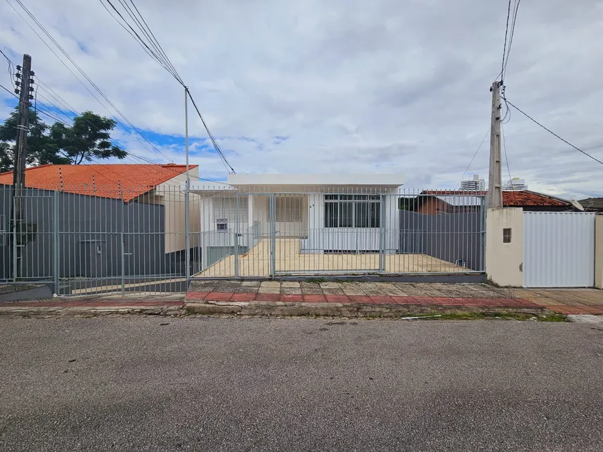 Foto 1 de Sobrado com 5 Quartos à venda, 240m² em Estreito, Florianópolis