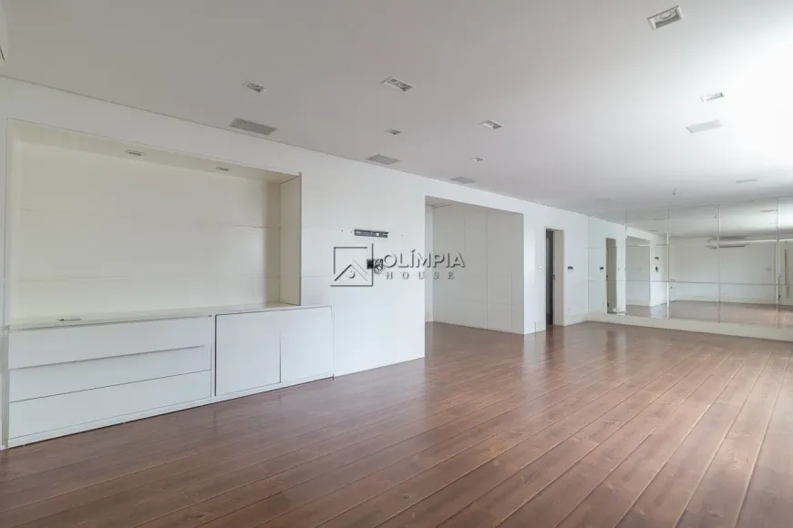 Foto 1 de Apartamento com 2 Quartos à venda, 180m² em Cerqueira César, São Paulo