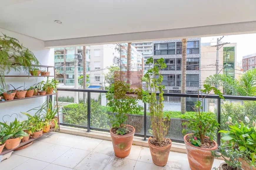 Foto 1 de Apartamento com 3 Quartos à venda, 161m² em Vila Nova Conceição, São Paulo