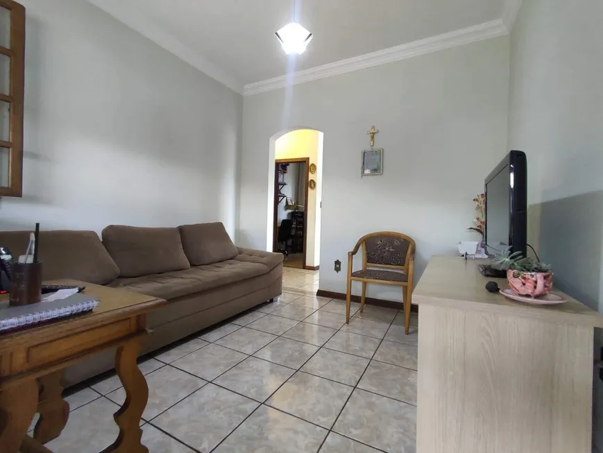 Foto 1 de Casa com 4 Quartos à venda, 179m² em Lindéia, Belo Horizonte