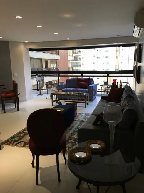 Foto 1 de Apartamento com 2 Quartos à venda, 130m² em Moema, São Paulo