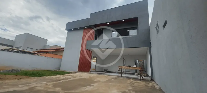 Foto 1 de Sobrado com 4 Quartos à venda, 250m² em Residencial Cidade Verde, Goiânia