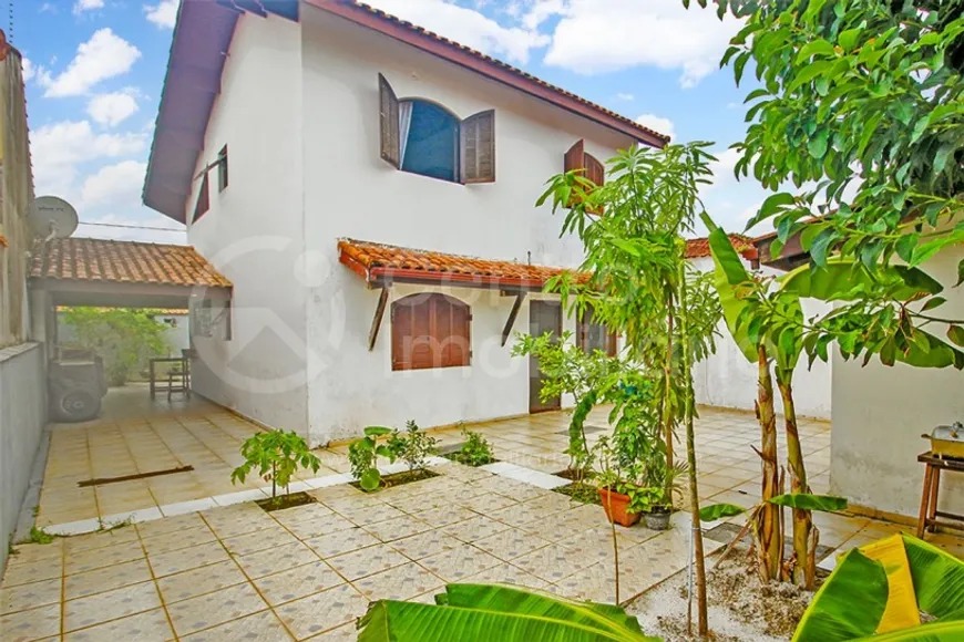 Foto 1 de Casa com 3 Quartos à venda, 153m² em Belmira Novaes, Peruíbe