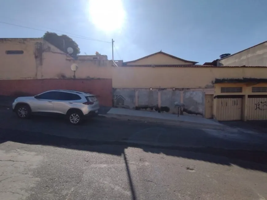 Foto 1 de Casa com 4 Quartos à venda, 150m² em Laranjeiras, Betim