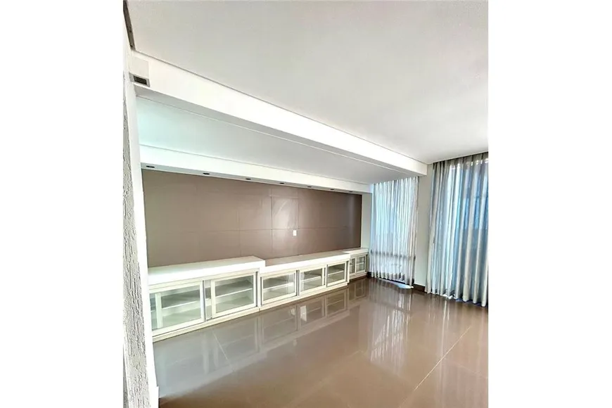 Foto 1 de Casa de Condomínio com 3 Quartos à venda, 220m² em Jardim Inconfidência, Uberlândia