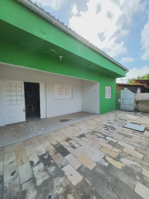 Foto 1 de Casa com 3 Quartos à venda, 50m² em Praia do Cupe, Ipojuca